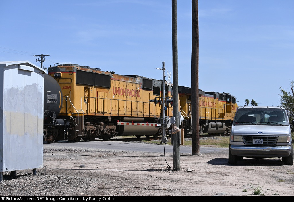 UP 5831 South M-EWOL